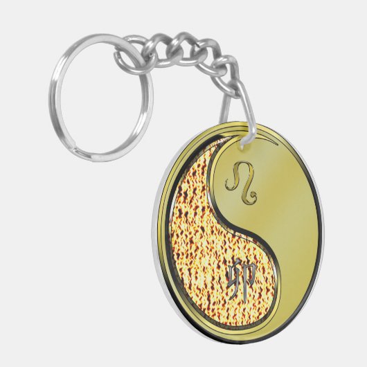 Leo und Metallkaninchen Schlüsselanhänger (Vorderseite links)