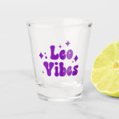 Leo Vibes Zodiac Astrologie Lila Sterne Shot Glass Schnapsglas (Vorderseite)