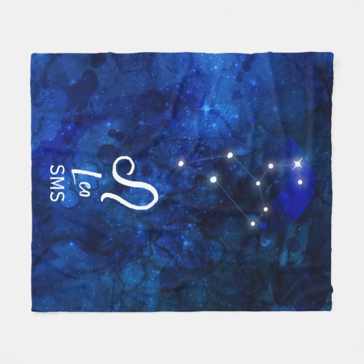 Leo Zodiac Constellation Dark Blue Galaxy Monogram Fleecedecke (Vorderseite (Horizontal))