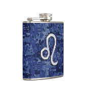 Leo Zodiac Sign auf Blue Digital Camouflage Flachmann (Rechts)
