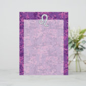 Leo Zodiac Sign auf Fuchsia Digital Camouflage (Stehend Vorderseite)