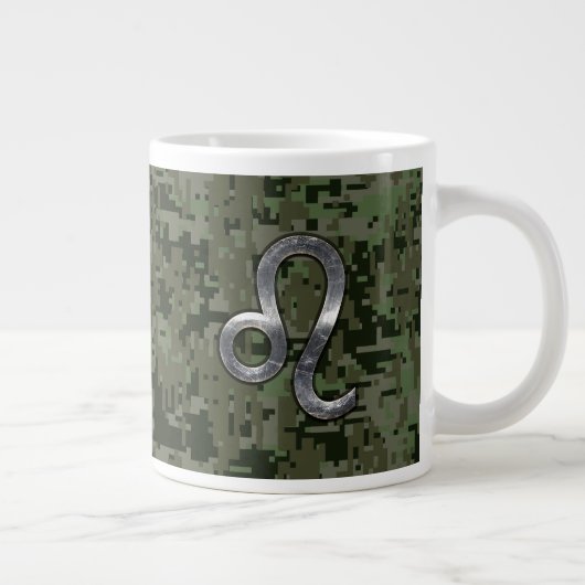Leo Zodiac-Symbol auf der digitalen Woodland-Camou Jumbo-Tasse (Rechts)