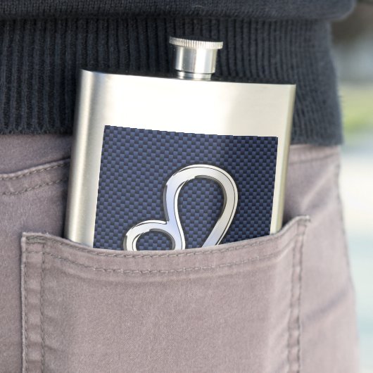 Leo Zodiac Symbol auf Navy Blue Carbon Fibre Print Flachmann (Beispiel)