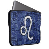 Leo Zodiac Symbol auf Navy Blue Digital Camouflage Laptopschutzhülle (Vorne Rechts)