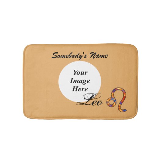 Leo Zodiac Symbol Element von Kenneth Yoncich Badematte (Vorderseite)