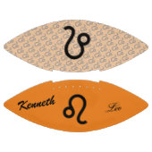Leo Zodiac Symbol Standard von Kenneth Yoncich Football (Paneele)