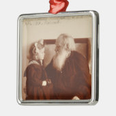 Leon Tolstoy mit seiner Enkelin, Tatjana Silbernes Ornament (Links)