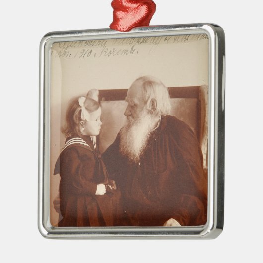 Leon Tolstoy mit seiner Enkelin, Tatjana Silbernes Ornament (Links)