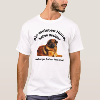 Leonberger mit seinem eigenen Personal T-Shirt