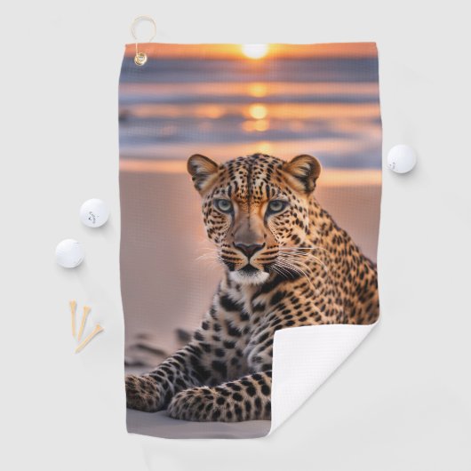 Leopard am Strand Golfhandtuch (Insitu)