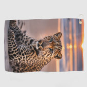 Leopard am Strand Golfhandtuch (Horizontal)