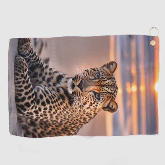 Leopard am Strand Golfhandtuch (Horizontal)