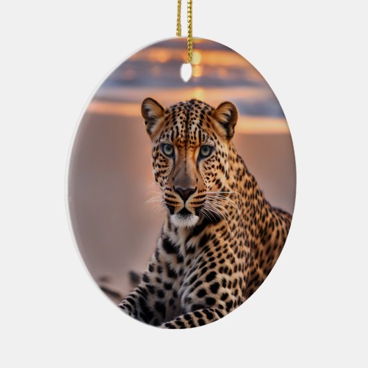 Leopard am Strand Keramik Ornament (Rechts)