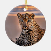Leopard am Strand Keramik Ornament (Vorne)