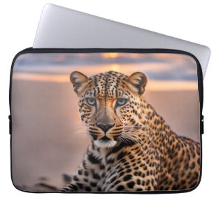 Leopard am Strand Laptopschutzhülle