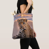 Leopard am Strand Tasche (Von Nahem)