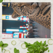 Leopard am Times Square Geschirrtuch (Gefaltet)