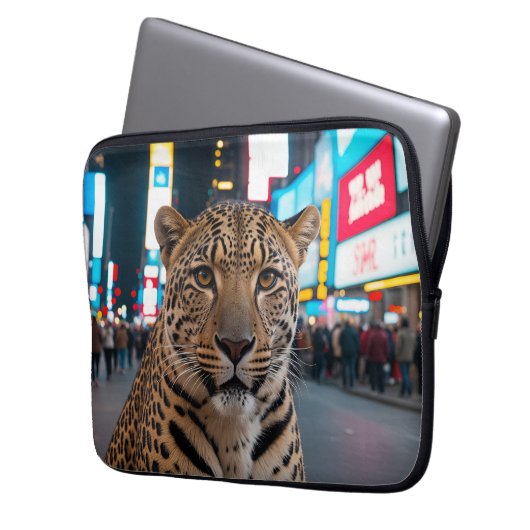 Leopard am Times Square Laptopschutzhülle (Vorderseite Links)