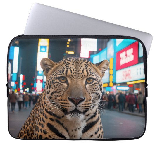 Leopard am Times Square Laptopschutzhülle (Vorderseite)