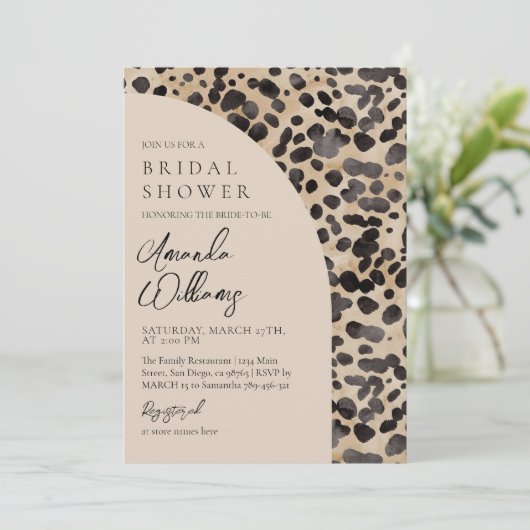Leopard Animal Print Modernes Brautparty Einladung (Stehend Vorderseite)