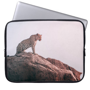 LEOPARD AUF DER HÖHE DES BERGES LAPTOPSCHUTZHÜLLE