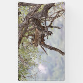 Leopard auf einem Baum Banner (Vertikal)