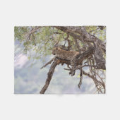 Leopard auf einem Baum Fleecedecke (Vorderseite (Horizontal))