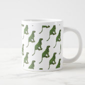 Leopard Black and Green Silhouette Jumbo-Tasse (Rechts)