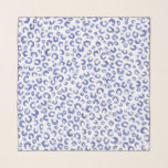 Leopard-Blauer Glitzer Schal<br><div class="desc">Stilvolle Leoparden in Weiß und Blau, luxuriöses Muster in der Geparden-Glitzer-Optik mit einer Mischung aus blau und lila glänzend glänzenden Tierprint-Design auf weißem Hintergrund. Ein Glam, mädchenhafte Illustration, mit blauen, violetten und weißen Tönen wilde Katze, Tiere drucken schönes Foto.</div>