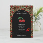 Leopard Cheetah Animal Print Cherry Bridal Shower Einladung (Stehend Vorderseite)