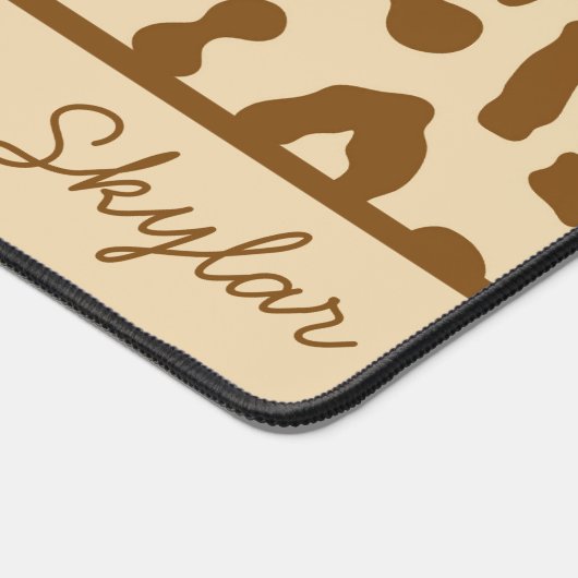 Leopard Cheetah Animal Print Custom Curry Name Schreibtischunterlage (Ecke)