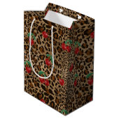 Leopard Cheetah Animal Print Red Cherry Pattern Mittlere Geschenktüte (Rückseite Schrägansicht)