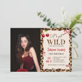 Leopard Cheetah Let’s Get Wild Birthday Photo Einladung (Stehend Vorderseite)
