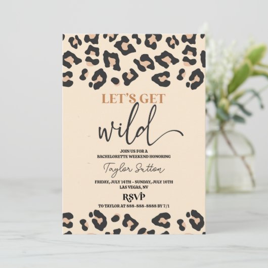 Leopard Cheetah Wild Bachelorette Weekend Party Einladung (Stehend Vorderseite)
