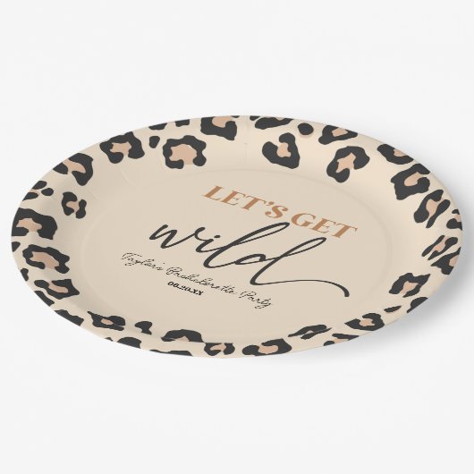 Leopard Cheetah Wild Bachelorette Weekend Party Pappteller (Schrägansicht)