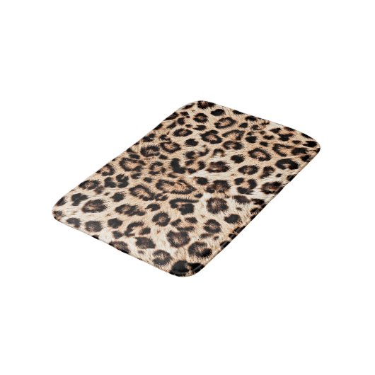 Leopard Design Pattern: Wilde Eleganz. Badematte (Schrägansicht)