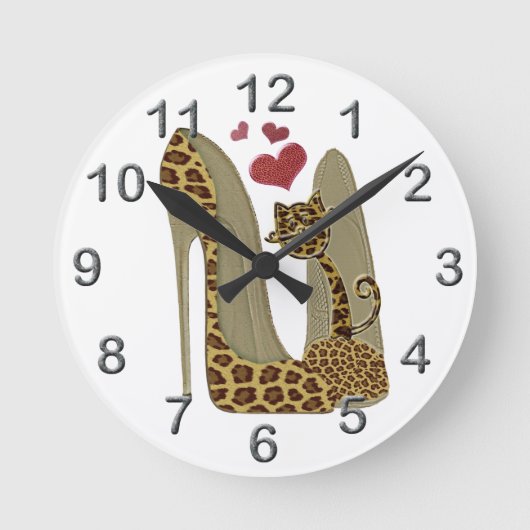 Leopard drucken Stiletto Shoes und Niedliche Katze Runde Wanduhr (Vorderseite)