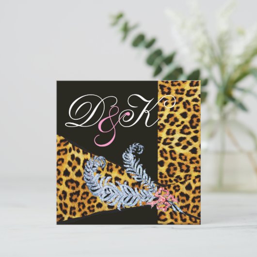 LEOPARD FUR RIBBON UND DIAMOND FEATHERS MONOGRAM EINLADUNG (Stehend Vorderseite)