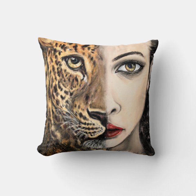 Leopard Girl Throw Kissen (Vorderseite)