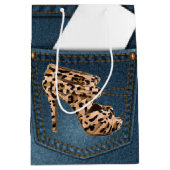 Leopard-hoher Absatz u. blaue Jean-Muster-Tasche Mittlere Geschenktüte (Vorderseite)