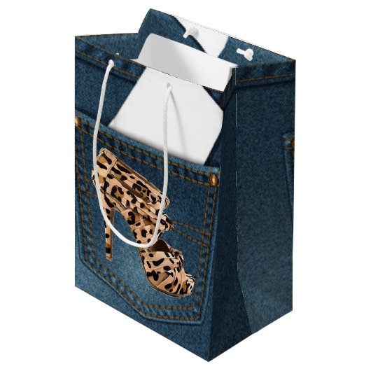 Leopard-hoher Absatz u. blaue Jean-Muster-Tasche Mittlere Geschenktüte (Vorderseite Schrägansicht)