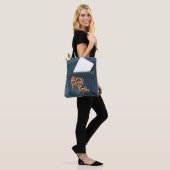 Leopard-hoher Absatz u. blaue Jean-Muster-Tasche Tasche (Am Model)