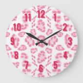 Leopard Ikat in Pink Große Wanduhr (Vorderseite)