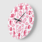 Leopard Ikat in Rosa Große Wanduhr (Winkel)