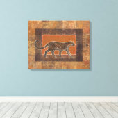 Leopard im orangefarbenen und braunen Hintergrund Leinwanddruck (Insitu (Holzboden))