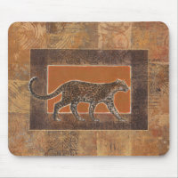 Leopard im orangefarbenen und braunen Hintergrund