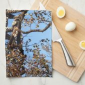 Leopard in einem Baum in Afrika Geschirrtuch (Viertel Falte)