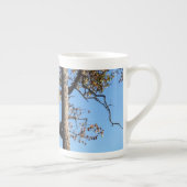 Leopard in einem Baum in Afrika Porzellantasse (Rechts)