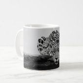 Leopard in Schwarz und Weiß Kaffeetasse (Vorderseite Links)