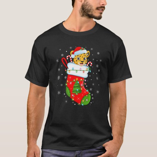 Leopard in Weihnachtssocken Weihnachtsfeiern Weihn T-Shirt (Vorderseite)